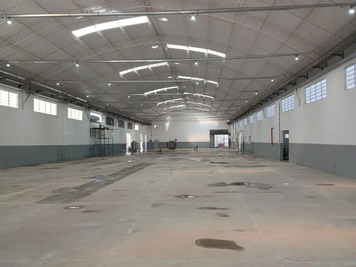 Galpão pronto com piso industrial acabado